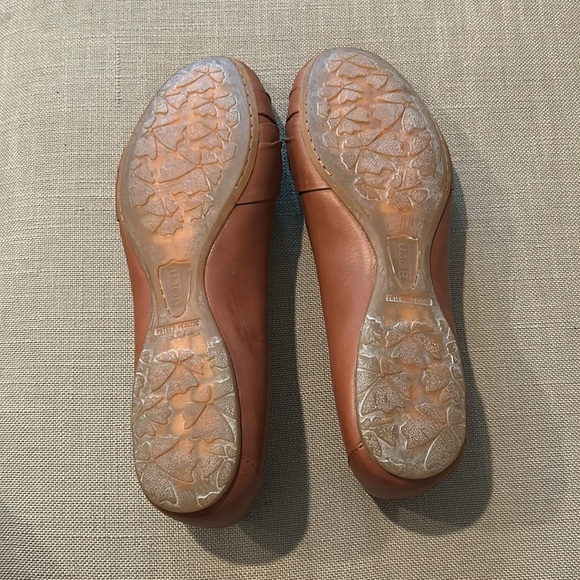 Born Women's Brown Leather Flats - Picture 7 of 9